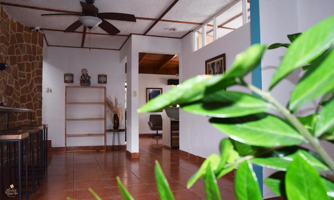 Trebol Amarillo Bed & Breakfast Escazú Екстериор снимка