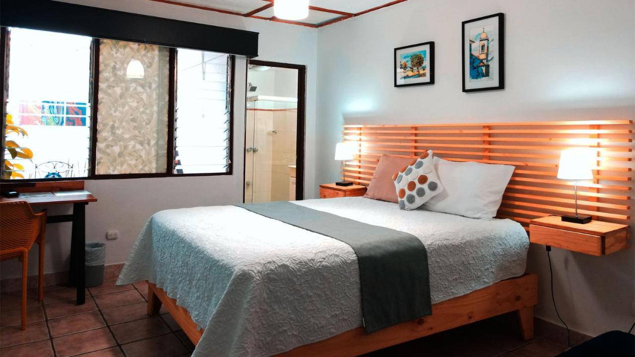 Trebol Amarillo Bed & Breakfast Escazú Екстериор снимка