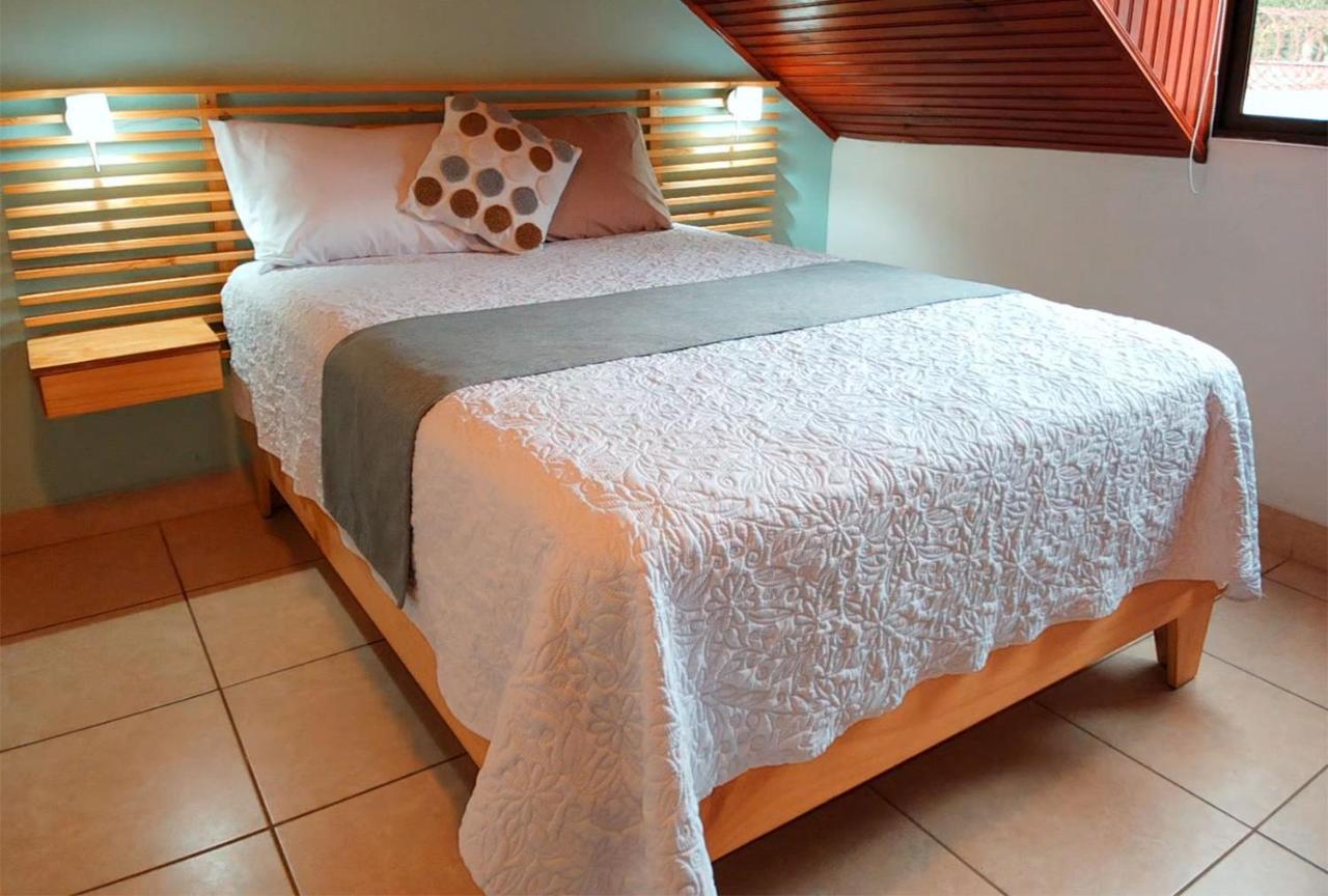 Trebol Amarillo Bed & Breakfast Escazú Екстериор снимка
