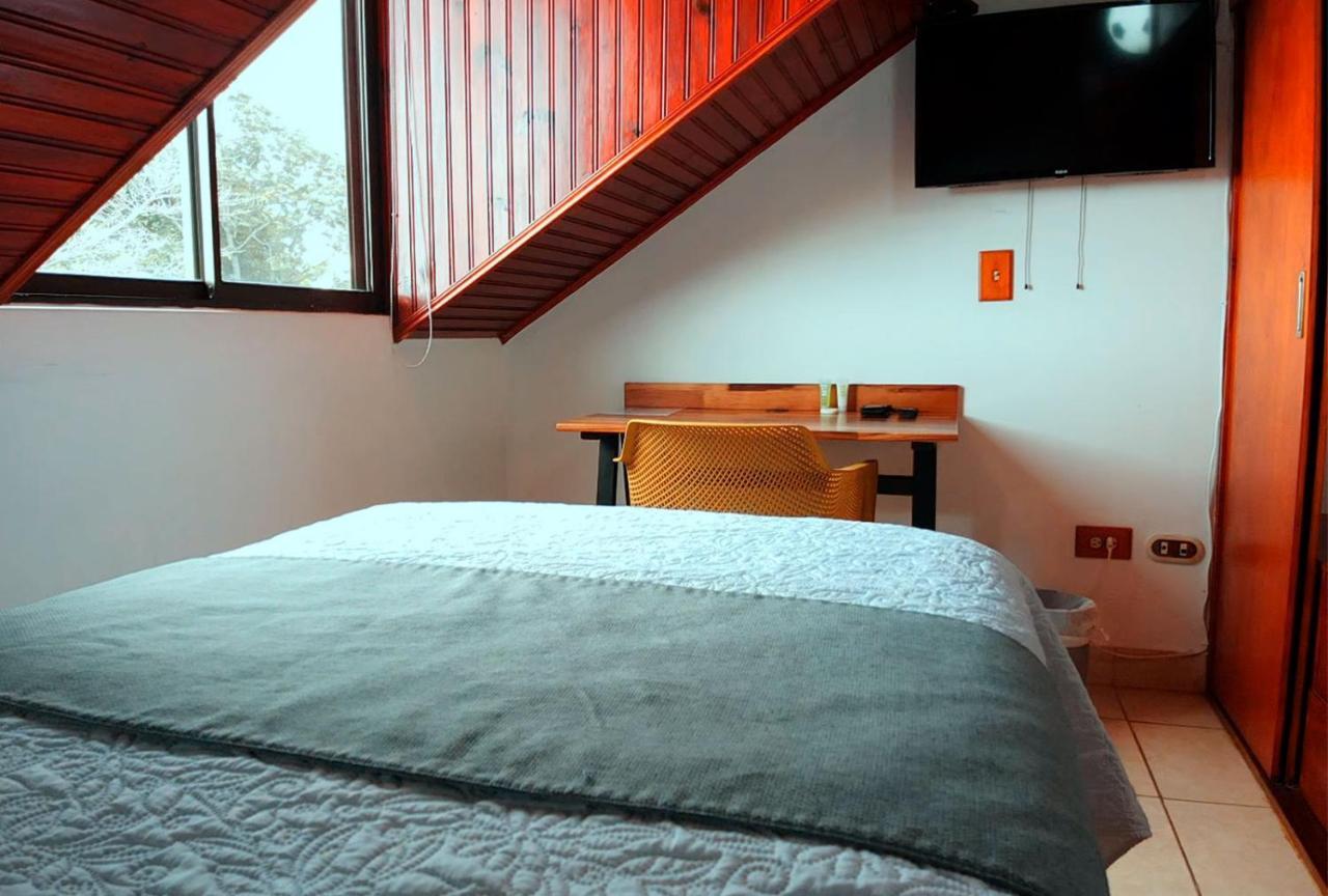 Trebol Amarillo Bed & Breakfast Escazú Екстериор снимка