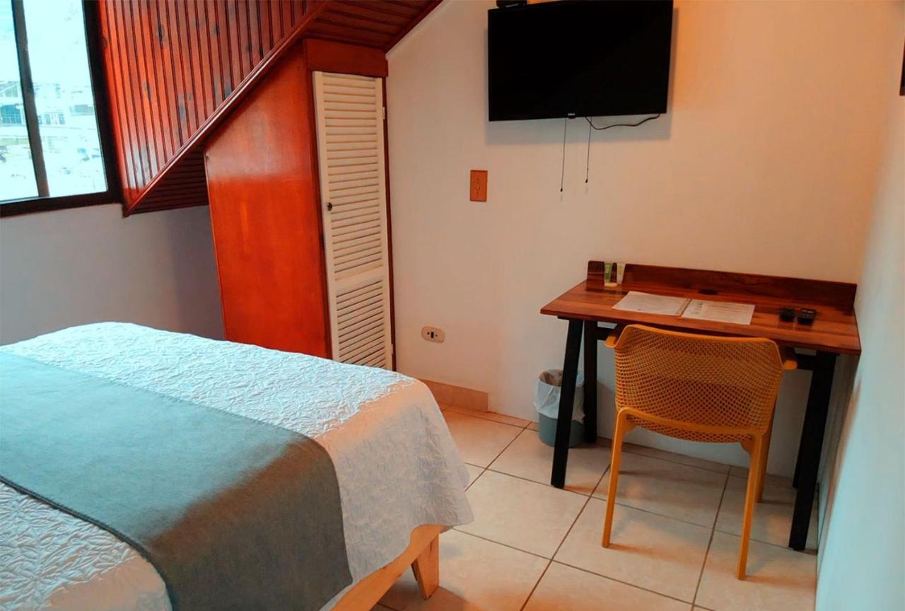 Trebol Amarillo Bed & Breakfast Escazú Екстериор снимка