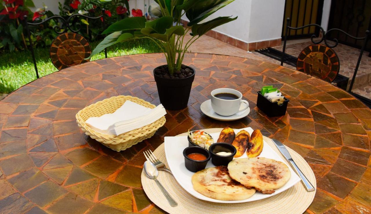 Trebol Amarillo Bed & Breakfast Escazú Екстериор снимка