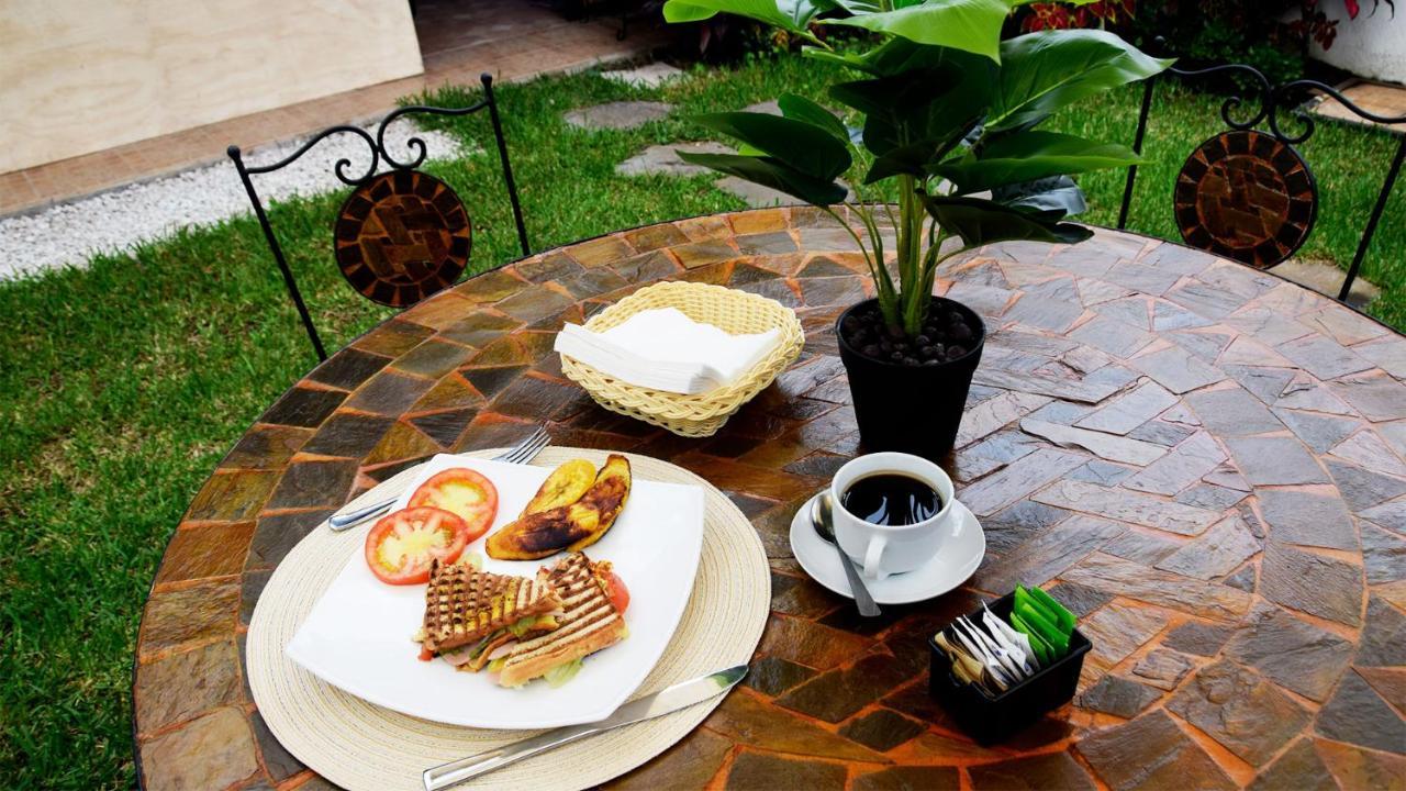 Trebol Amarillo Bed & Breakfast Escazú Екстериор снимка