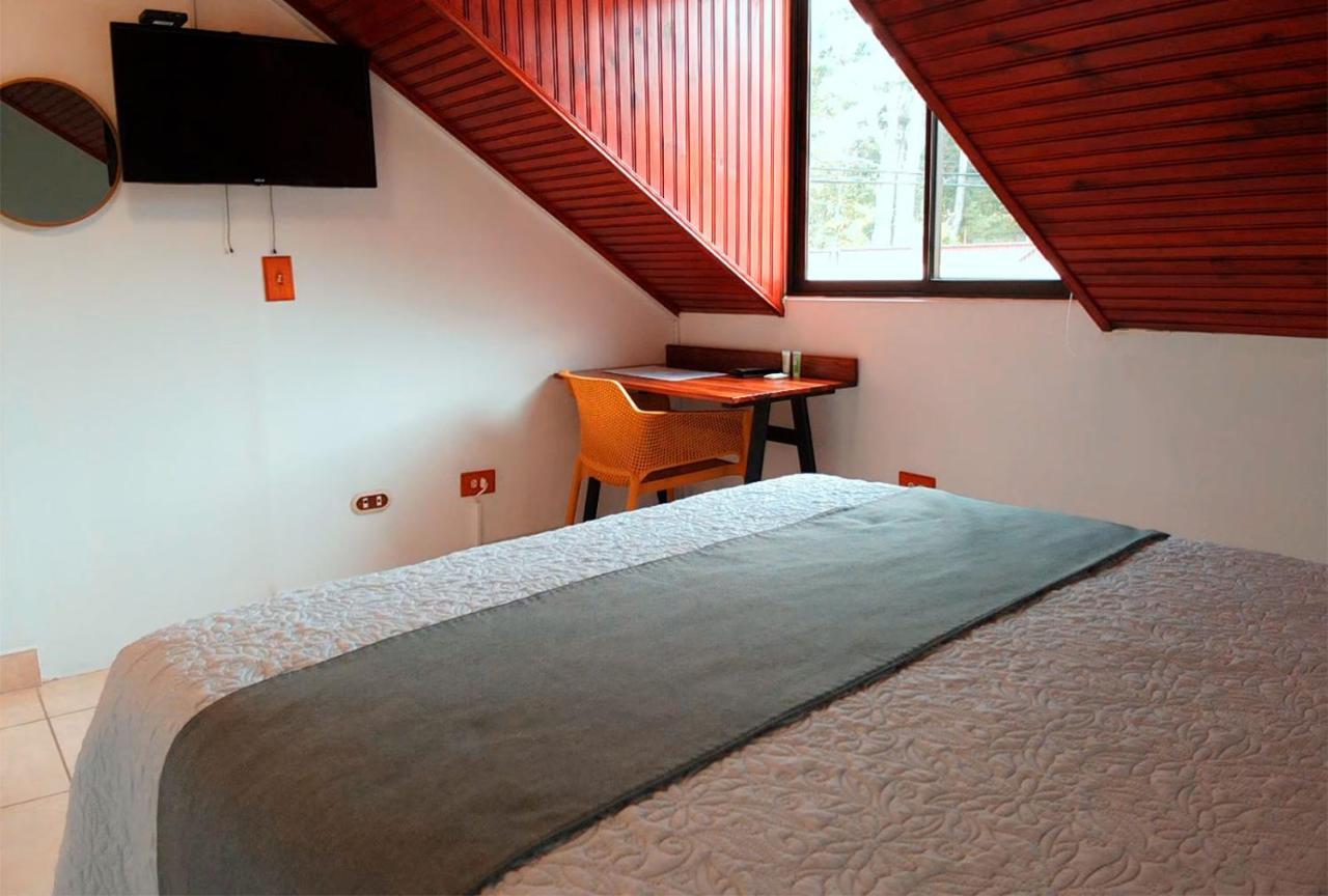 Trebol Amarillo Bed & Breakfast Escazú Екстериор снимка